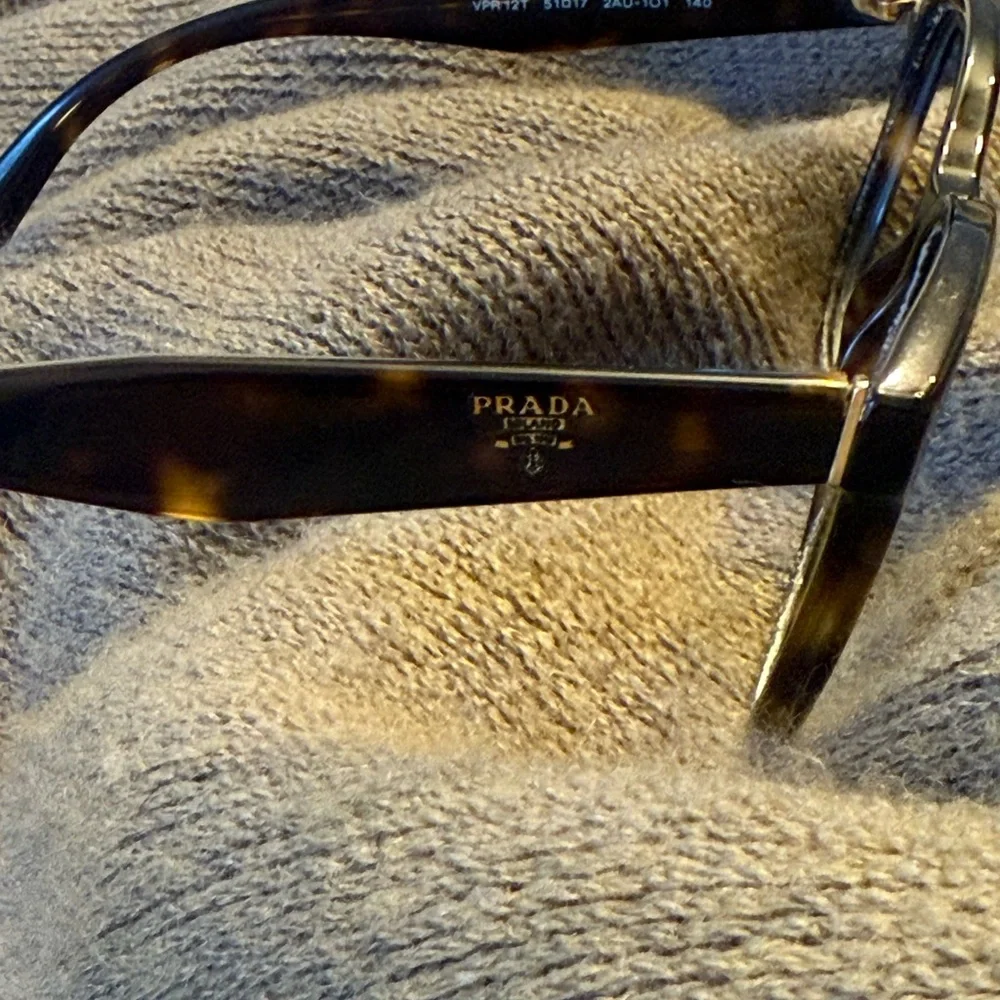 Prada eyeglass frames - Picture 3 of 6